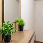 Cozy In Apartment *